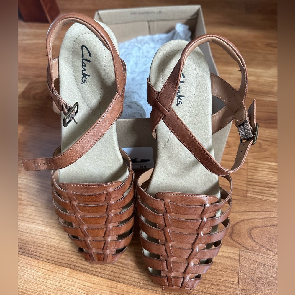 Clarks Women's Brown Strappy Sandals NIB